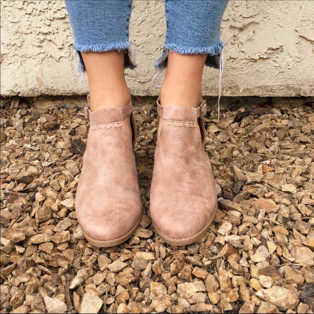 Last Size 8. Warm taupe booties - Picture 3 of 6